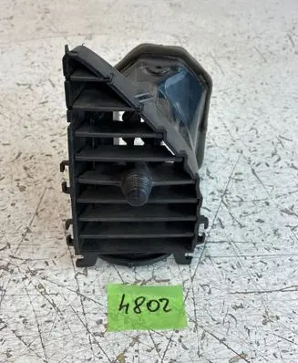 Mercedes-Benz Vito Viano W447 Dash center air vent grill A4478300654S 08508001