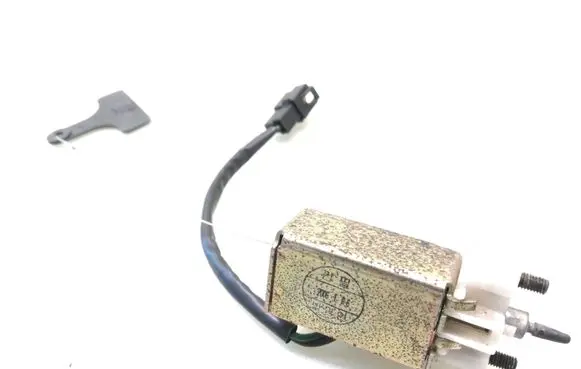 Fuel tank cap lock