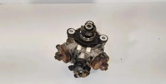 Volvo V70 Fuel injection high pressure pump 31372081 0445010661