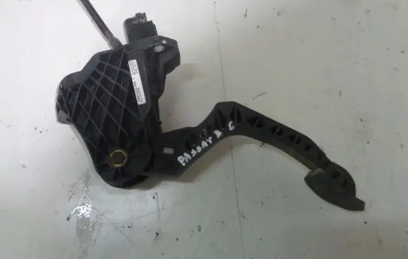 Volkswagen PASSAT B6 Accelerator throttle pedal 3C1721059R