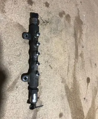 Toyota Avensis T250 Fuel distributor HG001604
