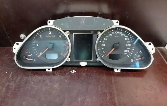 Audi A6 S6 C6 4F Speedometer (instrument cluster) 5550007301