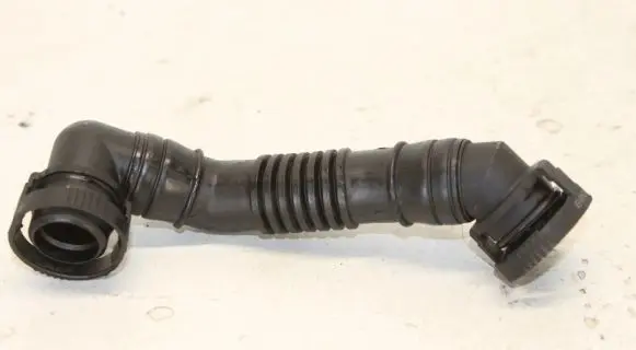 Volkswagen PASSAT B6 Breather hose/pipe 03G103493D