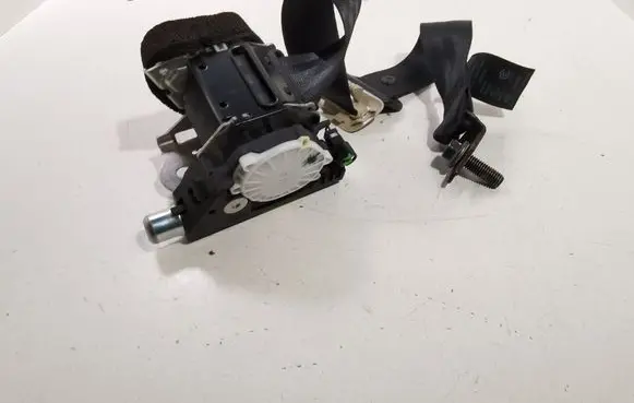 Middle seatbelt (rear)