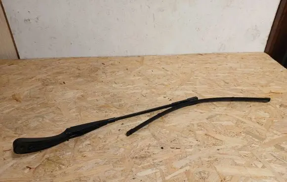 Mercedes-Benz C W205 Windshield/front glass wiper blade W000051784