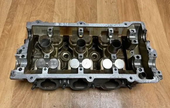 Hyundai Coupe Engine head 