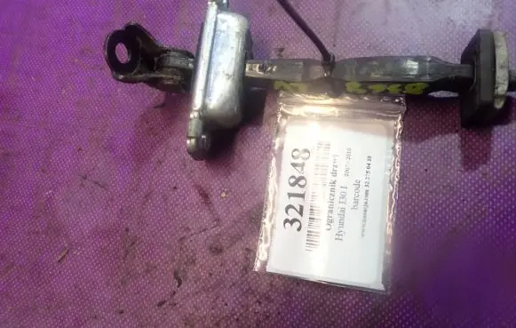 Hyundai i30 Front door check strap stopper