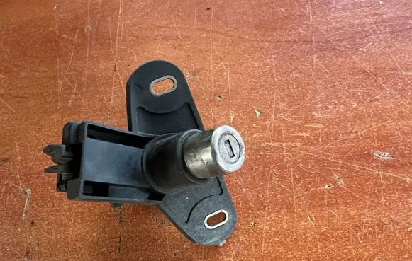 Opel Vectra B Tailgate exterior lock 