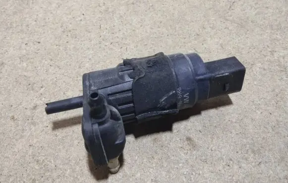Audi A6 S6 C7 4G Windscreen/windshield washer pump 8K9955647