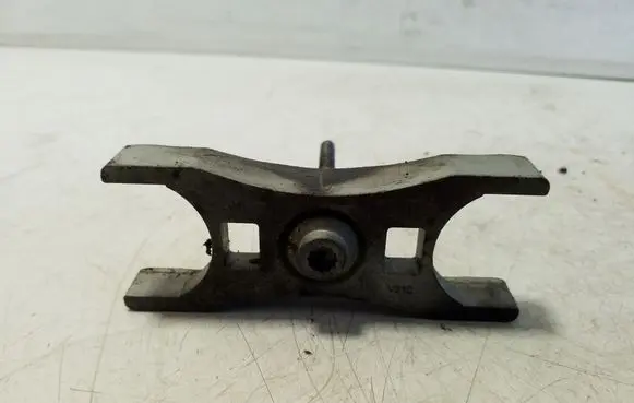 Volkswagen Sharan Fuel Injector clamp holder 04L216