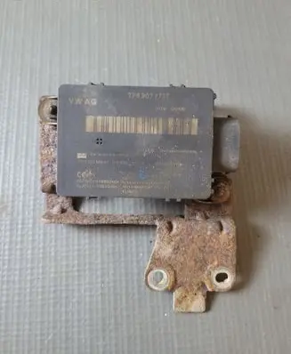 Volkswagen Touareg II Tire pressure control unit 7P6907273F