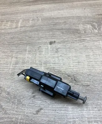 Opel Zafira A Brake pedal sensor switch 09132299