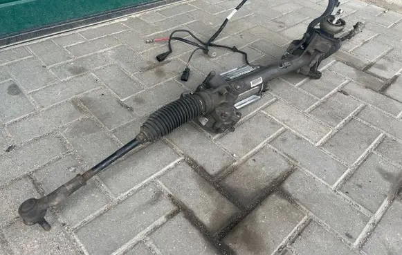 Volkswagen Golf VI Steering rack 1K0909144J