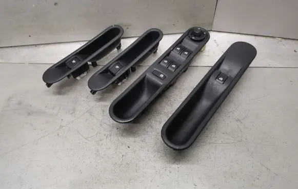 Renault Espace - Grand espace IV Electric window control switch 8200328427
