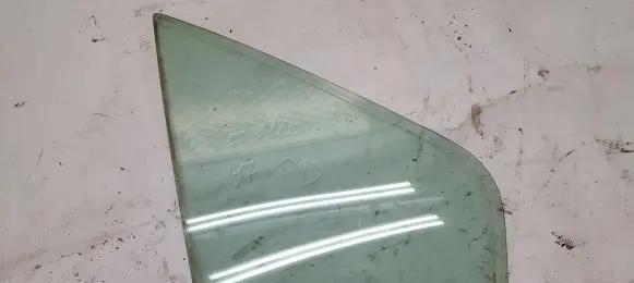 Renault Scenic I Front door vent window glass four-door 