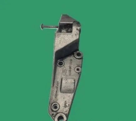 Engine mounting bracket