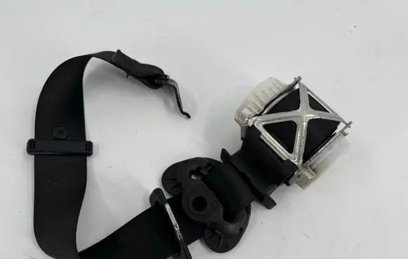 BMW 1 F20 F21 Front seatbelt 7243307