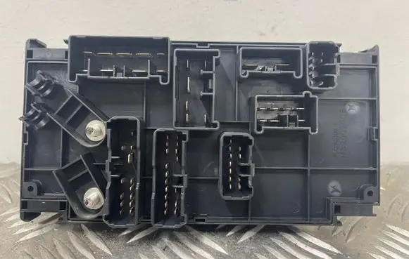 Subaru Forester SH Fuse module 82241SC020