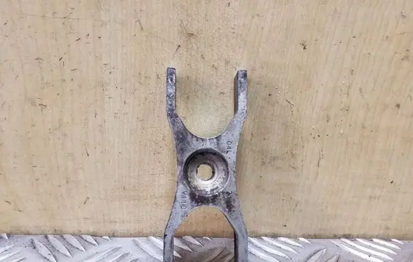Volkswagen PASSAT B8 Fuel Injector clamp holder 04L216A