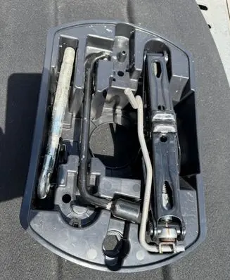 Peugeot 308 Tool set 9805820580