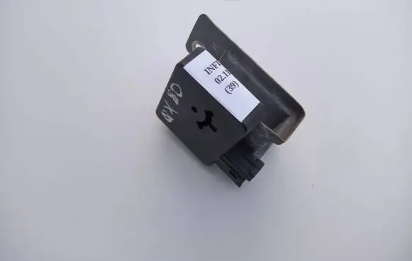 Infiniti QX80 Central locking motor 
