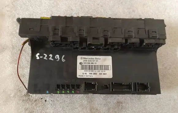 Mercedes-Benz CLK A209 C209 SAM control unit a2095450101 2095450101