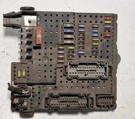 Volvo XC90 Fuse module 8676391 12217799 04W503