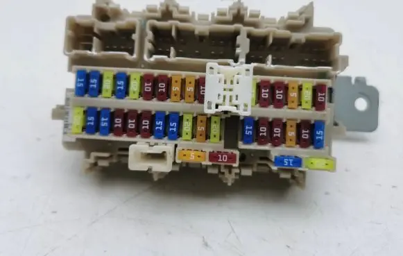 Nissan Qashqai Fuse module 4EB0C9L06