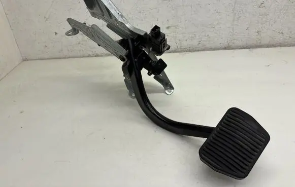 Volvo XC90 Brake pedal
