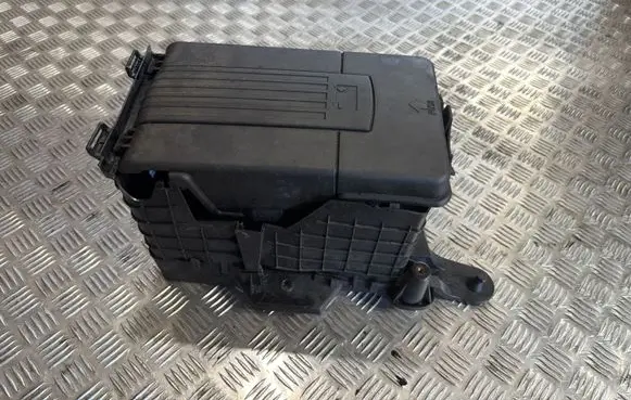 Audi Q3 8U Battery box tray 1K0915325B