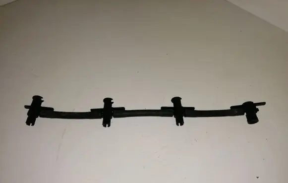 BMW 3 E90 E91 Fuel injector supply line/pipe 