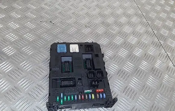 Peugeot Partner Fuse module 281164872