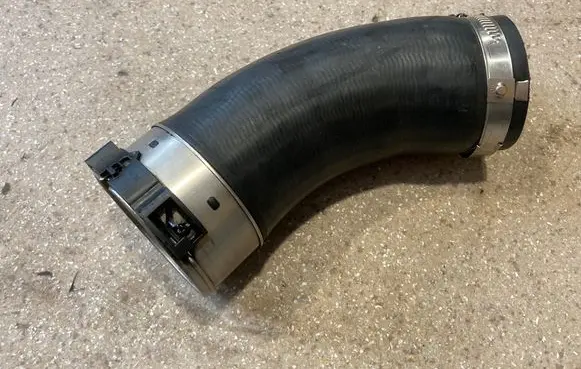 BMW X5 G05 Intercooler hose/pipe 8579895