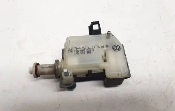 Volkswagen Touareg I Central locking motor 1J0810773B 1K5959782
