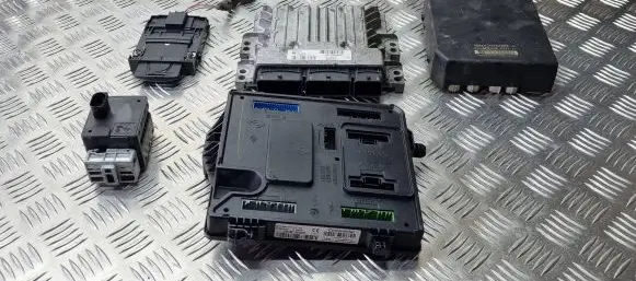Renault Megane III Engine ECU kit and lock set 237100386R 285909828R 284B13640R