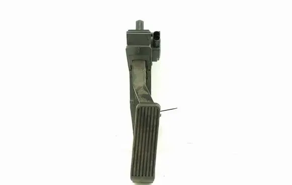 Mercedes-Benz E W211 Accelerator throttle pedal A2113000504