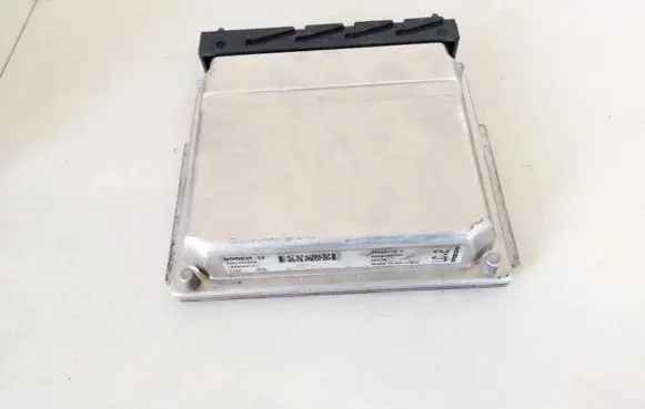 Volvo S60 Engine control unit/module 0261208289 1039S05977