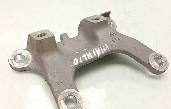 Honda CR-V Engine mounting bracket