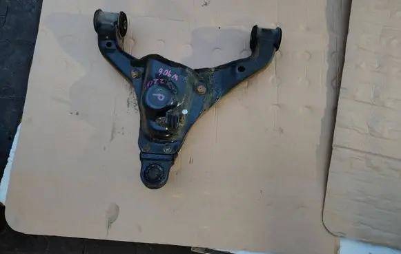 Mercedes-Benz Sprinter W906 Front lower control arm/wishbone