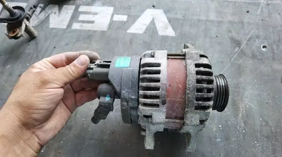 Hyundai i10 Generator/alternator 0124220008 GCM214V3370A