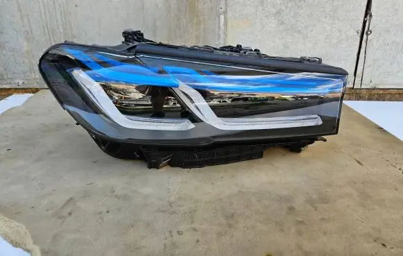 BMW M5 F90 Headlight/headlamp 040A0