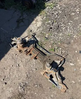 Volkswagen PASSAT B4 Rear subframe 