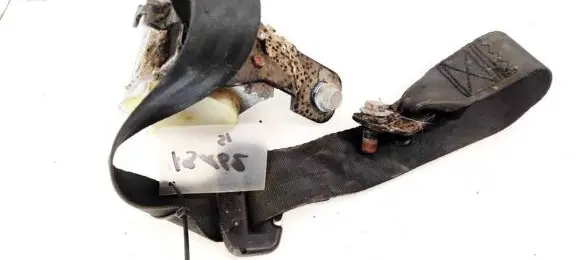Middle seatbelt (rear)
