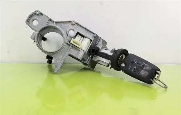 Opel Zafira B Ignition lock 37647F114A