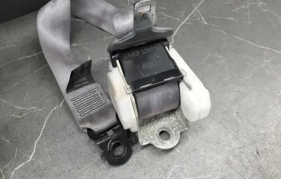 Renault Laguna I Rear seatbelt 7700819652c