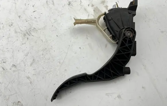 Volkswagen Golf IV Accelerator throttle pedal 1J1721503H 6PV00777001