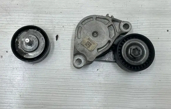 BMW 2 F45 Generator/alternator belt tensioner 108779