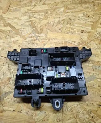 Opel Astra J Fuse module 365927271