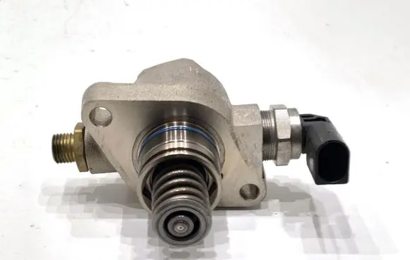 Seat Leon (5F) Fuel injection high pressure pump 06L127027C