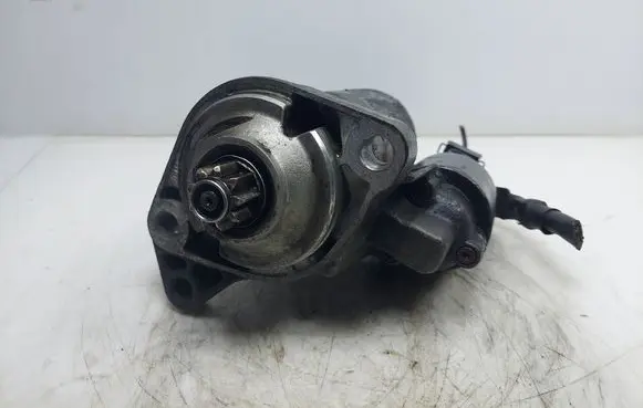 Volkswagen Golf IV Starter motor 0001121006 020911023F